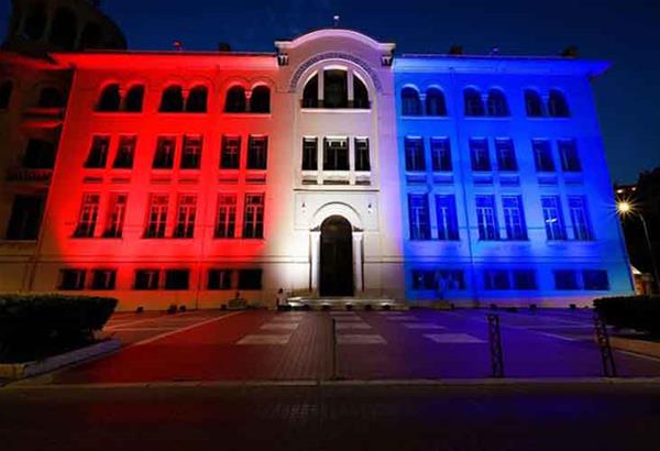 Θεσσαλονίκη: Στα χρώματα της αμερικανικής σημαίας το κτίριο της ΧΑΝΘ