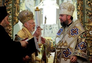 Παρέδωσε τον Τόμο της Αυτοκεφαλίας στην Εκκλησία της Ουκρανίας ο Βαρθολομαίος