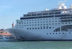 Βενετία: Σύγκρουση κρουαζιερόπλοιου με σκάφος. 5 τραυματίες