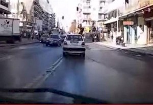Θεσσαλονίκη: Σοκαριστικό βίντεο με παράσυρση πεζής στην οδό Εγνατία