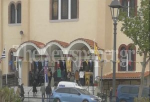 Βόλος: Άνοιξαν εκκλησία εν μέσω lockdown για να προσκυνήσουν οι πιστοί...