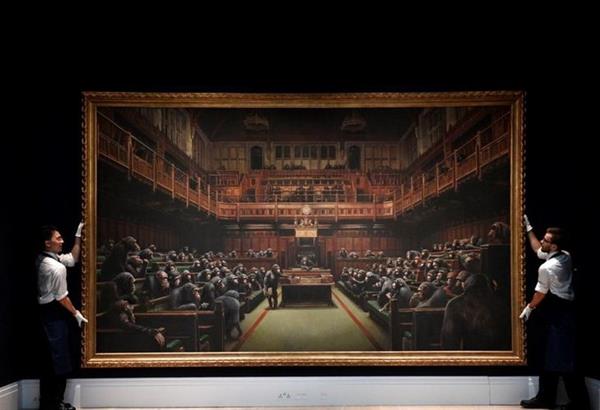 Στη τιμή ρεκορ των 11,1 εκ. ευρώ πουλήθηκε πίνακας του Banksy με το βρετανικό κοινοβούλιο γεμάτο με χιμπατζήδες