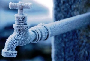 Παγετός: Τι να προσέξετε για να μην παγώσουν σωληνώσεις ύδρευσης και βρύσες