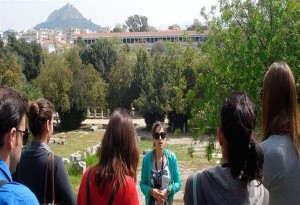 Eκδόθηκαν οι προκηρύξεις για την εισαγωγή νέας σειράς σπουδαστών στις Σχολές Ξεναγών  Θεσσαλονίκης και Αθήνας.