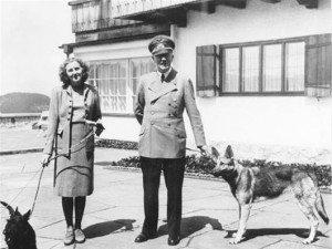 30 Απριλίου 1945: Η μέρα που ο Χίτλερ και η Εύα Μπράουν αυτοκτόνησαν