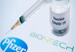 Ένεση με το εμβόλιο της Pfizer κατά της covid