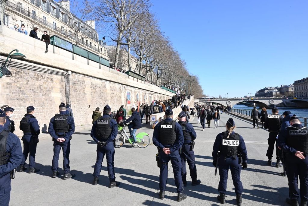 Παρίσι αστυνομία στον Σηκουάνα