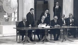 Η ένταξη της Ελλάδας στην ΕΟΚ μέσα από τα αρχεία της εποχής