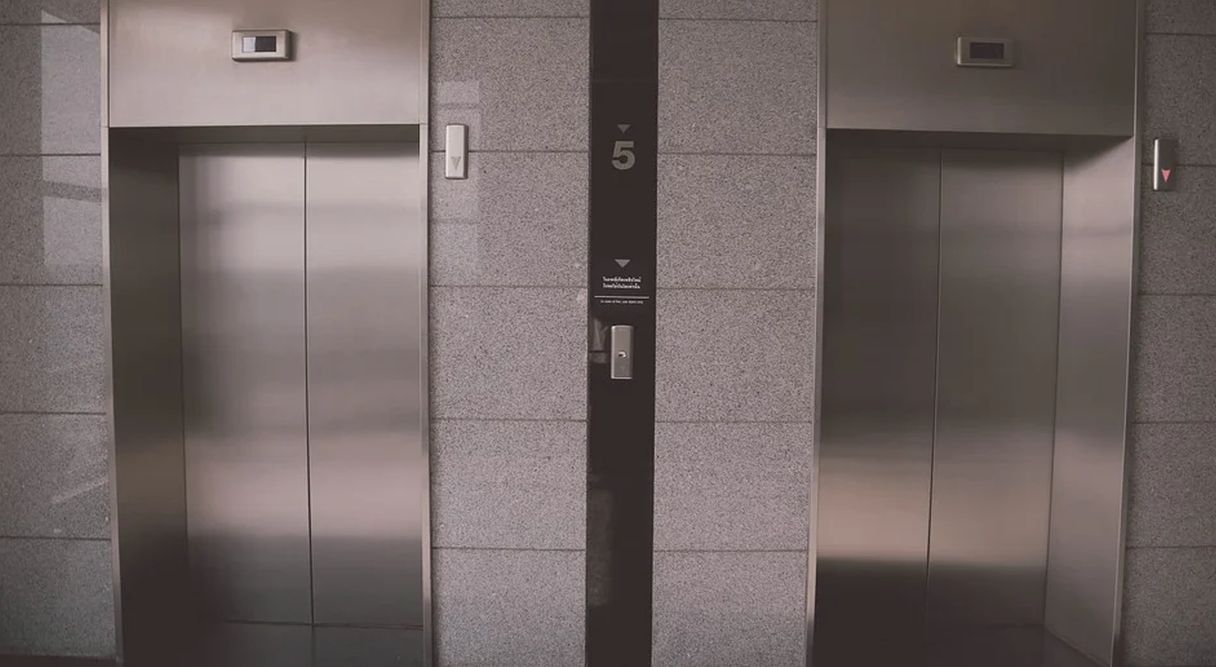 Διπλός ανελκυστήρας