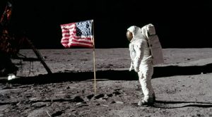 Ο άνθρωπος στο φεγγάρι: Οι θεωρίες συνωμοσίας και η απομυθοποίησή τους