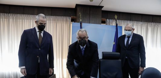 Τελετή ορκωμοσίας ελληνικής ιθαγένειας του ιστορικού Μαρκ Μαζάουερ παρουσία του υπουργού Εσωτερικών Μάκη Βορίδη, Παρασκευή 28 Ιανουαρίου 2022.