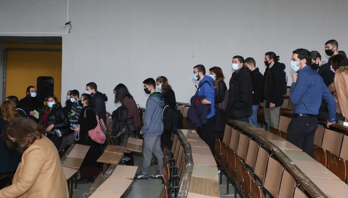 Φοιτητές μέσα σε αμφιθέατρο