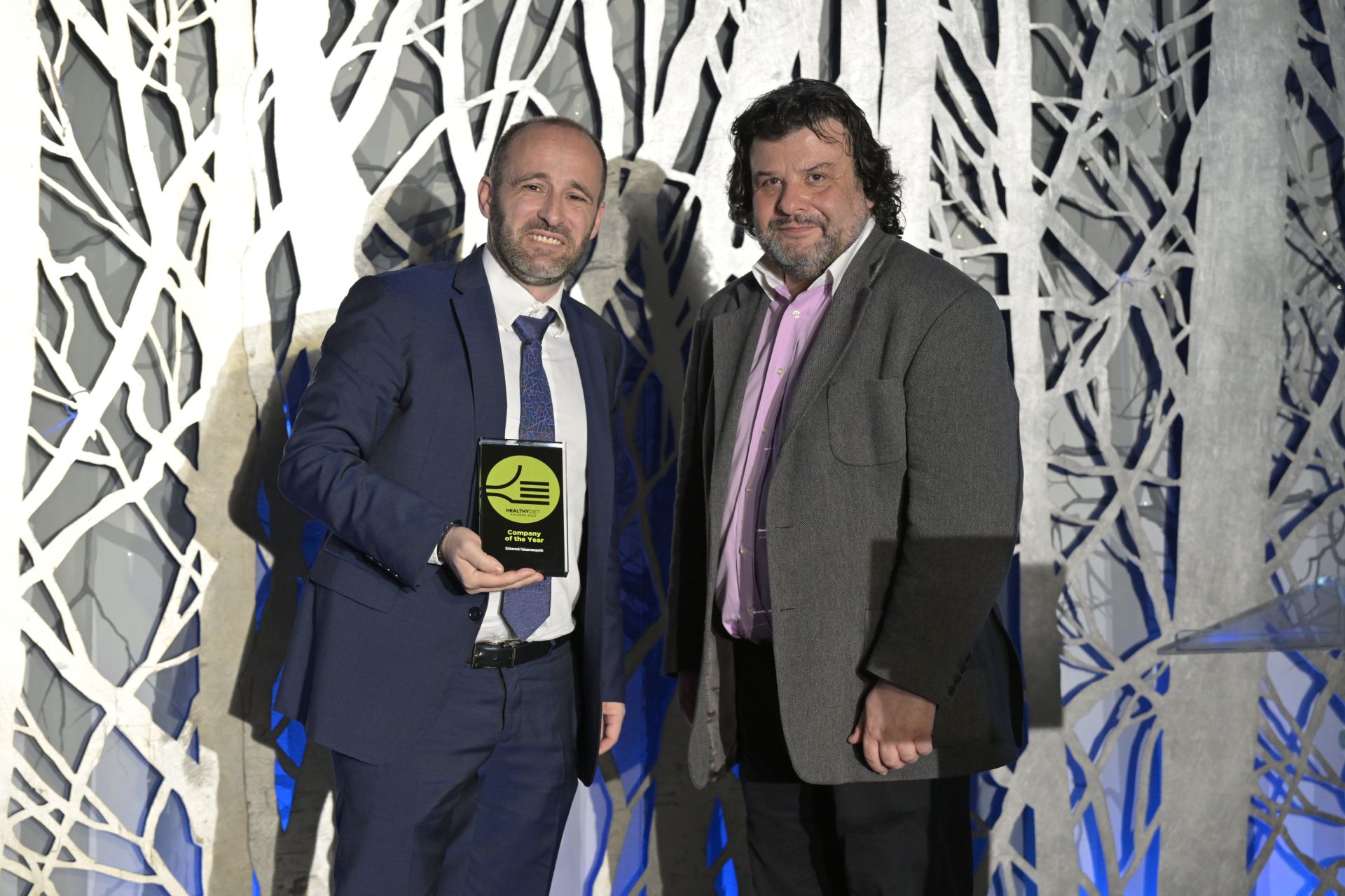GRAND AWARD - Company of the year: Ελληνικά Γαλακτοκομεία. Χρήστος Καμπαγιάννης, Υπεύθυνος Δικτύου Πωλήσεων, Γεώργιος Μπόσκου, Πρόεδρος Κριτικής Επιτροπής Healthy Diet Awards