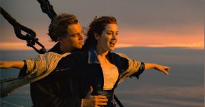Ο Λεονάρντο Ντι Κάπριο και η Κέιτ Γουίνσλετ σε χαρακτηριστική σκηνή στην ταινία Τιτανικός