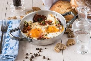 τηγανητά αυγά στο τηγάνι