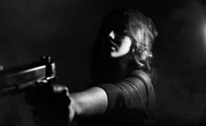 Γυναίκα με όπλο