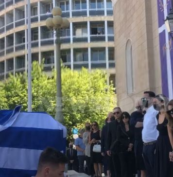 Η κηδεία του συζύγου της Δέσποινας Μοιραράκη