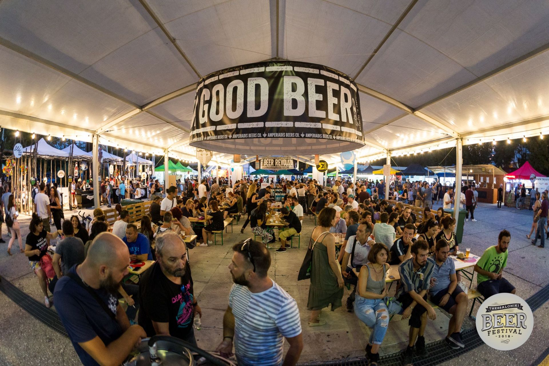 Thessaloniki Beer Festival φωτο γενική του χώρου με κόσμο