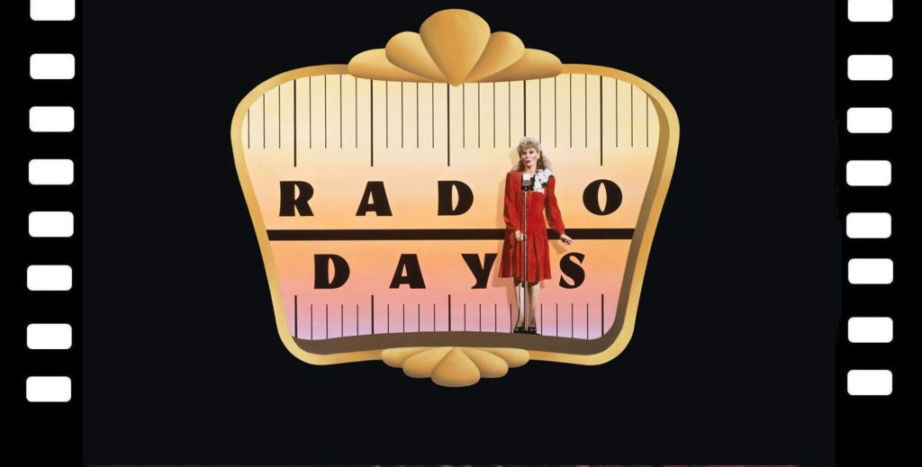 θέμα της αφίσας (ένα παλιό ραδιόφωνο και μια γυναίκα) της ταινίας Μέρες ραδιοφώνου