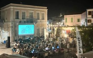 Θεατές στην τελετή έναρξης του 7ου Διεθνές Φεστιβάλ Ντοκιμαντέρ Καστελλορίζου 2022