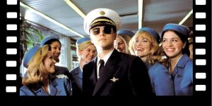 Ο Λεονάρντο Ντι Κάπριο στο ρόλο πιλότου, μαζί με αεροσυνοδούς στην ταινία Πιάσε με αν μπορείς