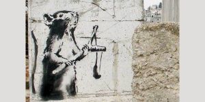Ένας αρουραίος κρατά μια σφεντόνα - Έργο του γνωστού καλλιτέχνη Banksy