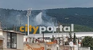 Φωτιά στο Σειχ Σου - Ελικόπτερο ρίχνει νερό