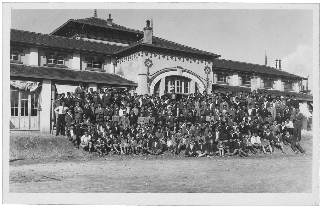 Μαθητές του Κολλεγίου Ανατόλια στις εγκαταστάσεις της Χαριλάου, τέλη του 1920.