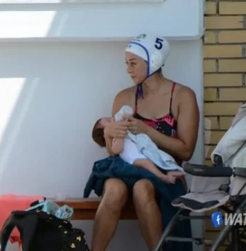 Αθλήτρια ταΐζει το μωράκι της