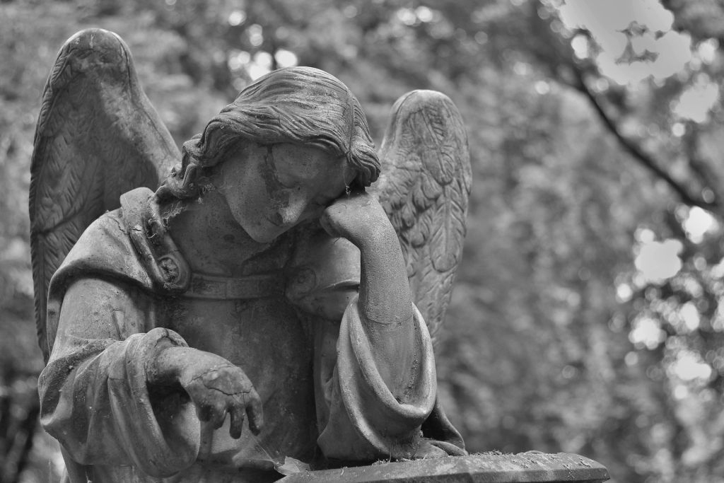 Αγγελος σε νεκροταφείο