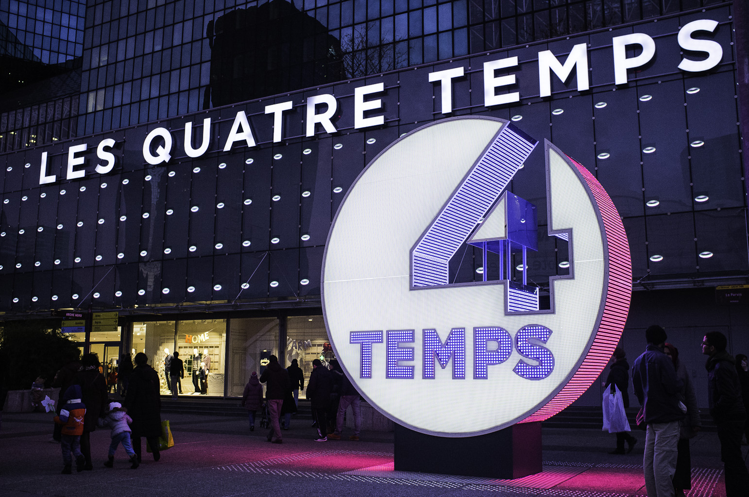 Centre_commercial_Les_Quatre_Temps