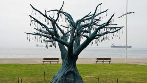 Φωτοβολταϊκό δέντρο στη Νέα Παραλία