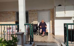 Έξωση σε 81χρονο ανάπηρο