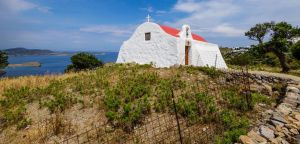 Παραδοσιακό ελληνικό εκκλησάκι
