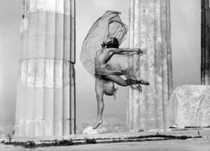 Η Ρωσίδα χορεύτρια Elizaveta (Lila) Nikolska στην Ακρόπολη, Νοέμβριος 1930