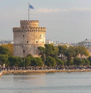 Παραλία θεσσαλονίκης στη περιοχή του Λευκού Πύργου