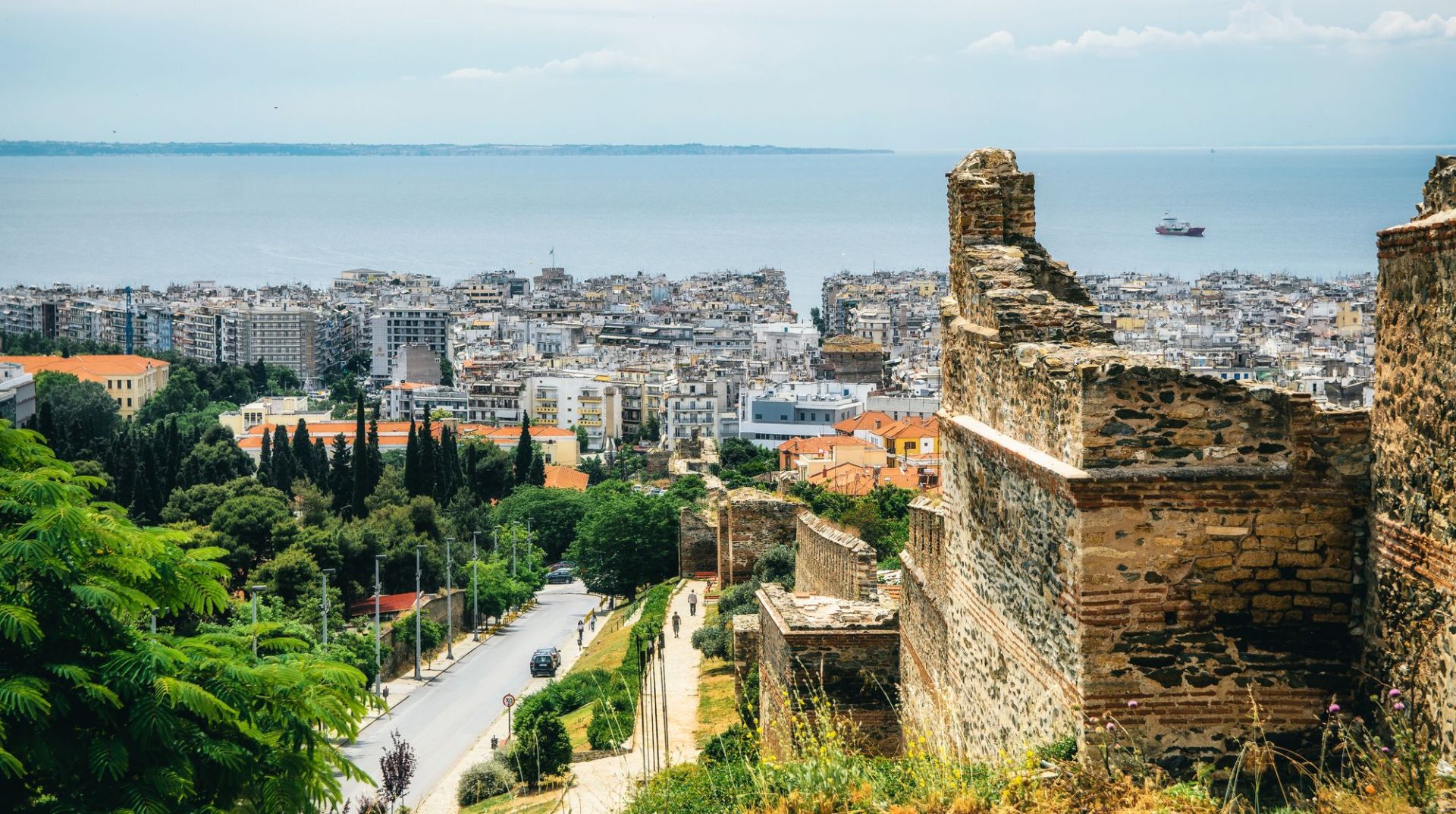 Η θεσσαλονίκη ψηλά απο τα κάστρα