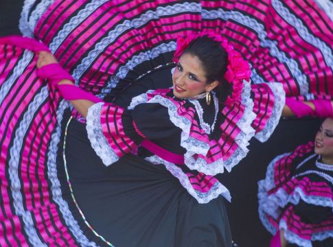 Παραδοσιακή χορευτρια απο το Μεξικό