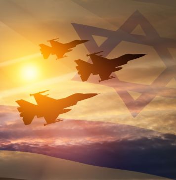 Ισραηλινά αεροπλάνα με φόντο τη σημαία με το άστρο του Δαβίδ