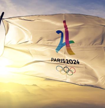 Σημαία με το σήμα των Ολυμπιακών Αγώνων στο Παρίσι 2024