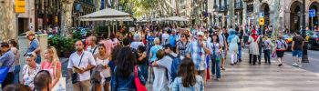 Βαρκελώνη, Ισπανία- Τουρίστες στην Rambla de Canaletes.